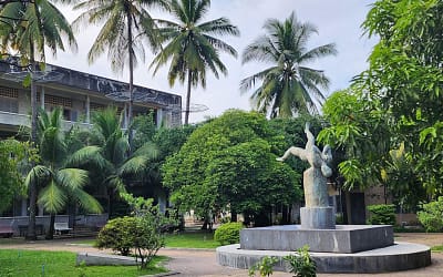 Visit 11 places in the City & Killing Field